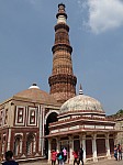 Qutb Minar, Alai Darwaza und das kleine Imam Zamin-Mausoleum