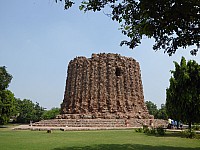 Qutb-Komplex: Alai Minar