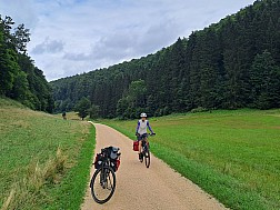 Albtypisches Kalksträßchen 