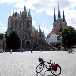 Erfurt: Domplatz mit Dom und Severikirche